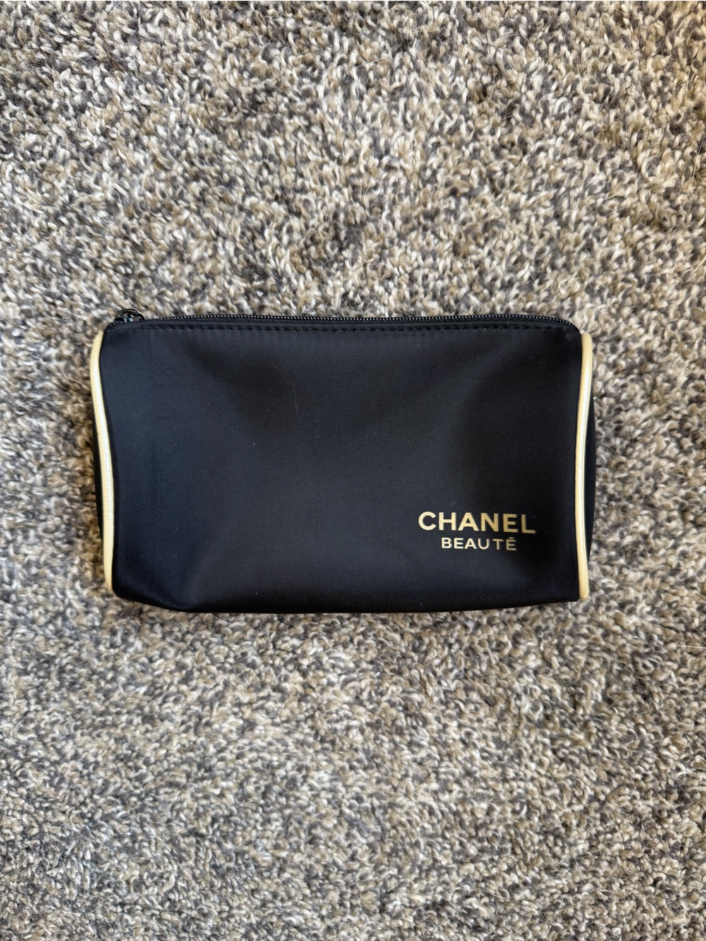 Chanel Beauté Cosmetic Zip Bag